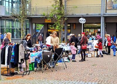 Belebted Treiben auf dem Pliezhausener Marktplatz